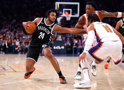 ¡Knicks Dominan a los Nets en un Clásico Neoyorquino!