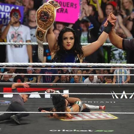 Stephanie Vaquer retiene el Campeonato Mundial Femenino en triple amenaza épica en WWE WarGames