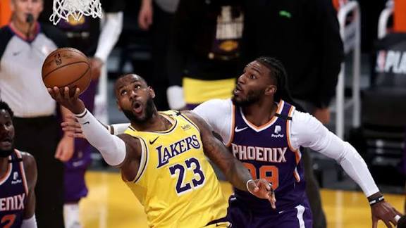 LeBron James es el héroe: Lakers se imponen a Suns en final de suspenso