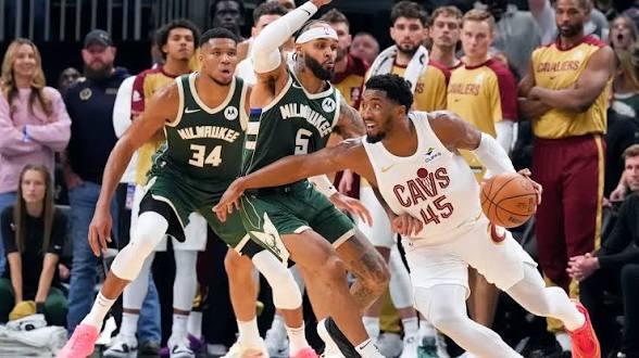 Cavaliers vencen a Bucks en duelo ajustado; Mobley y Harden lideran con 27 puntos cada uno