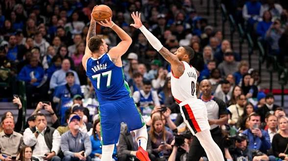 Mavericks vencen a Blazers y mejoran posición en zona de play-in